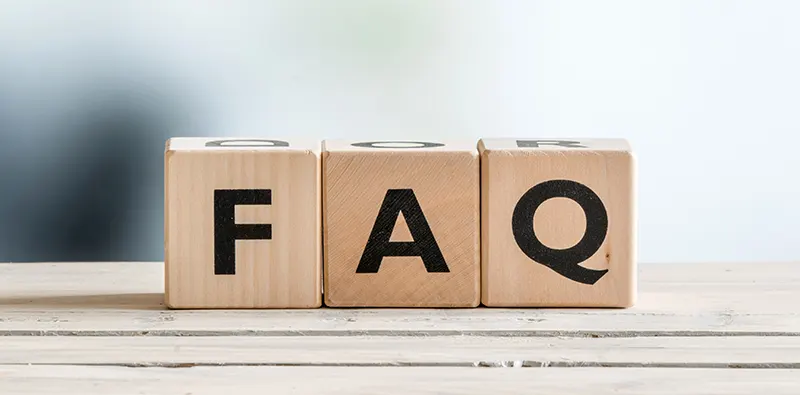 Cé mhéad péire a dhéanann lá amháin agus bliain amháin i do factroy?