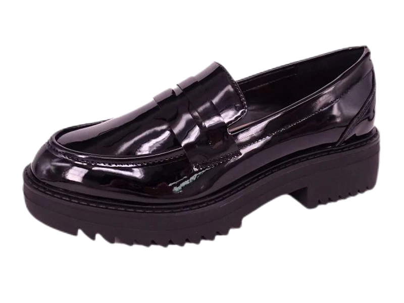 Cén fáth a mbíonn tóir i gcónaí ar loafers?